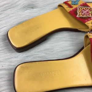 Vaneli Shoes - Vaneli Vero Cuoio Aztec Beaded Sequin Sandals 8 M Vaneli Shoes - Vaneli Vero Cuoio Aztec Beaded Sequin Sandals 8 M
